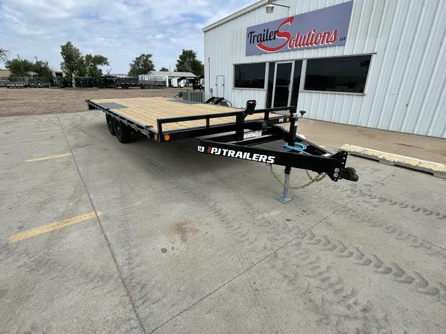 New 2026 PJ Trailers L6202