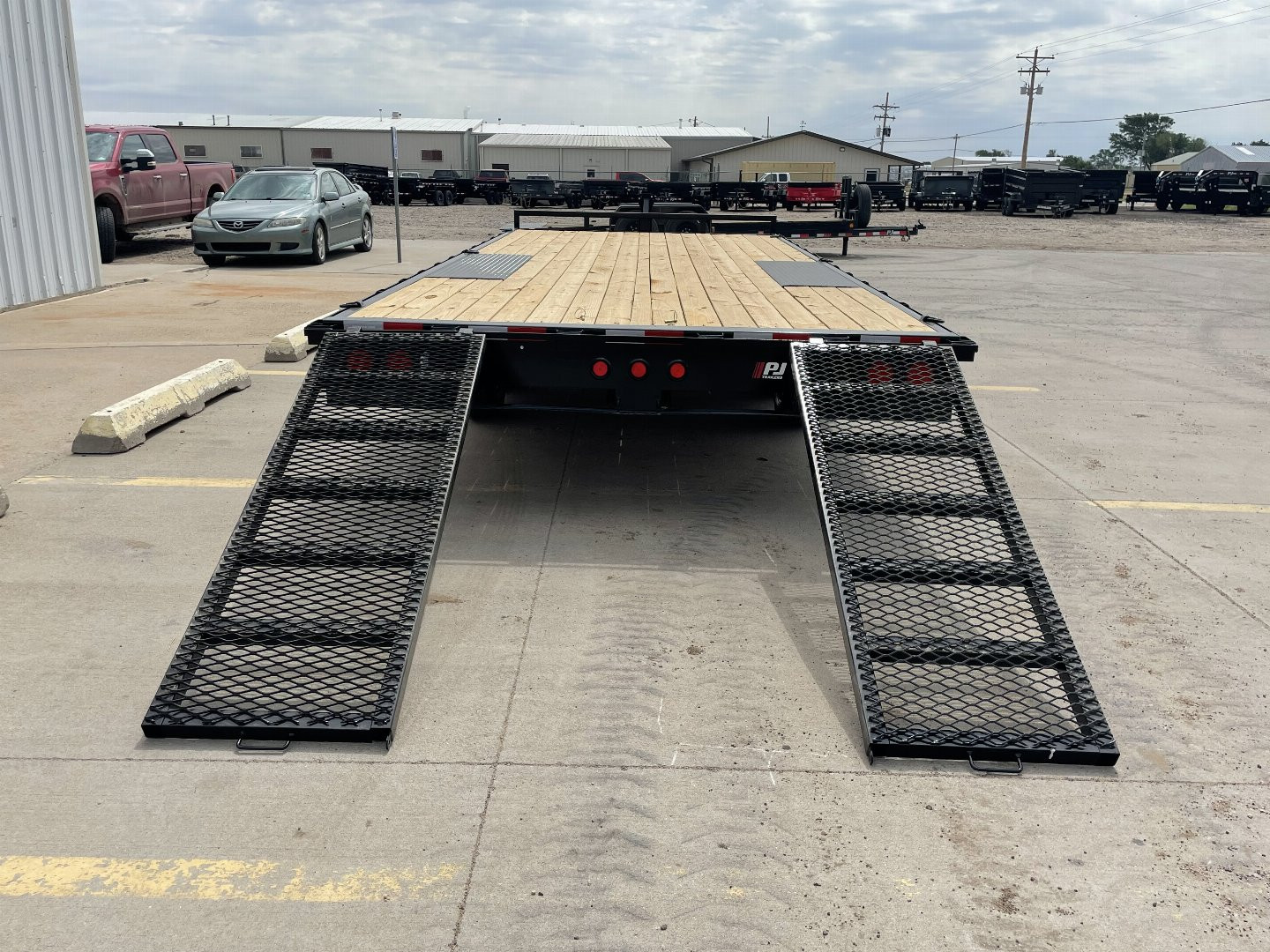 New 2026 PJ Trailers L6202