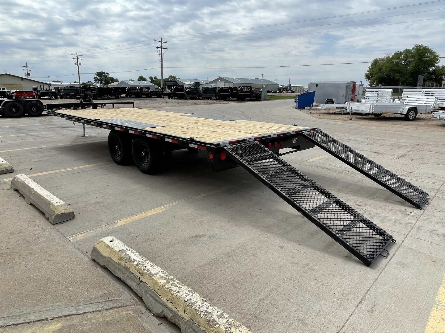 New 2026 PJ Trailers L6202