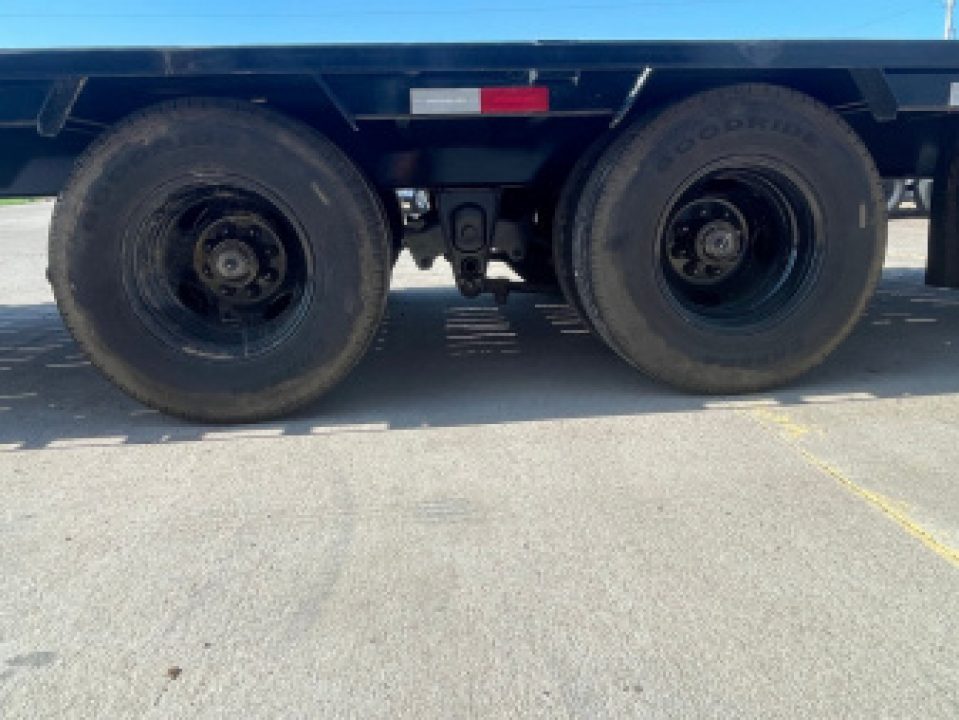 New 2026 PJ TRAILERS LD402 Flatbed Trailer