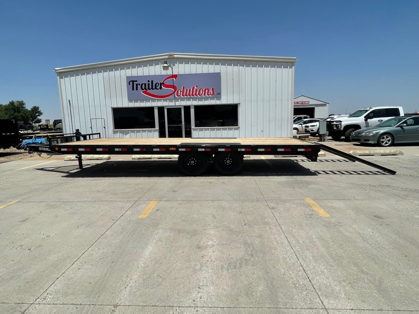 New 2025 PJ Trailer 22' X 102" With Slide-In Ramps (F8222)
