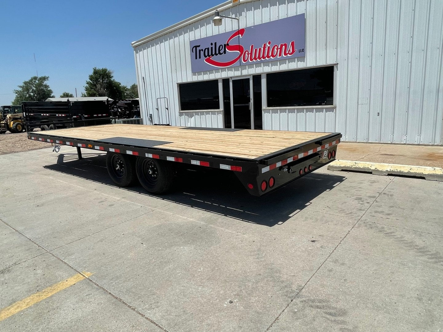 New 2025 PJ TRAILERS F8202 Flatbed Trailer