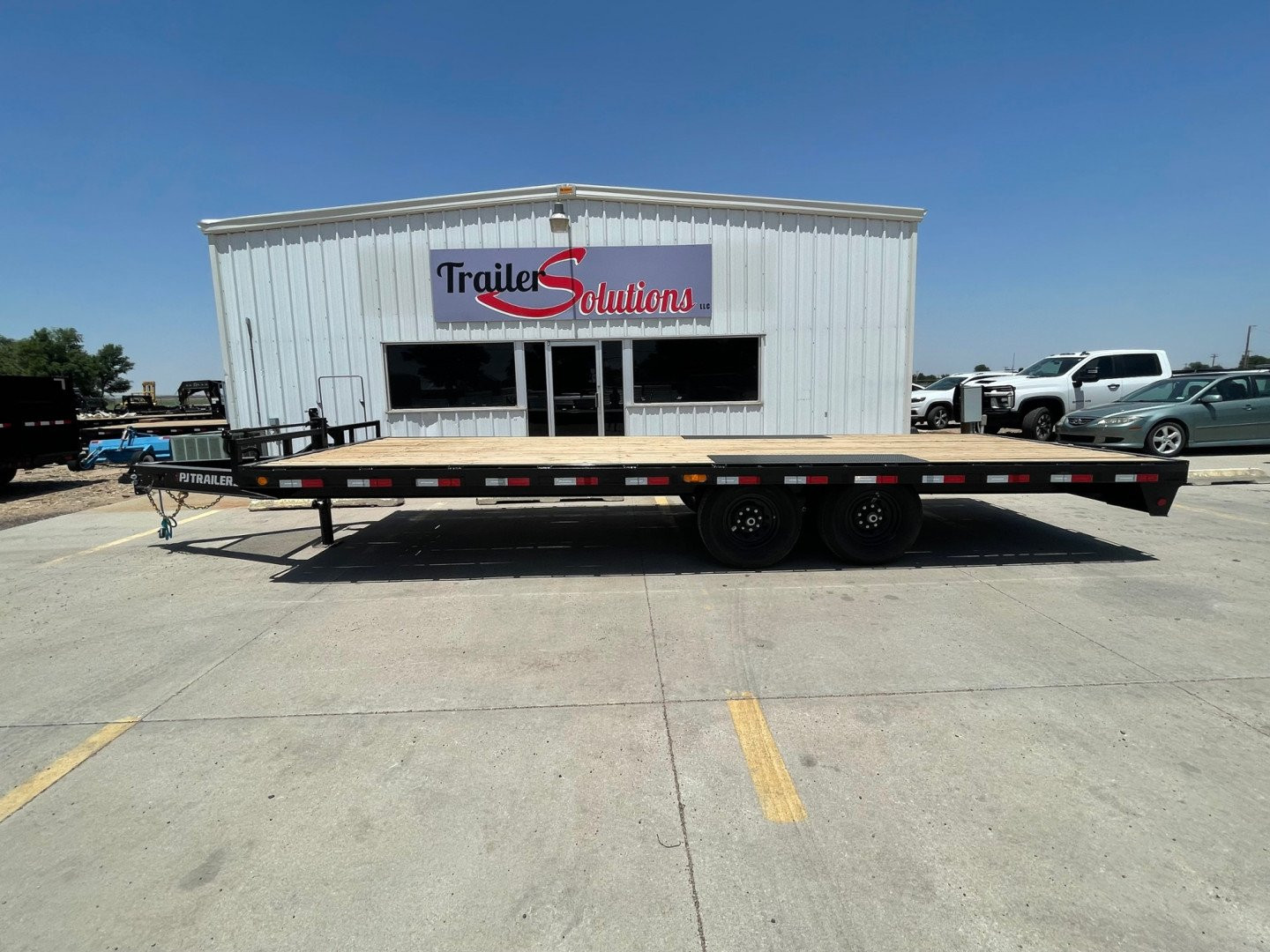 New 2025 PJ TRAILERS F8202 Flatbed Trailer