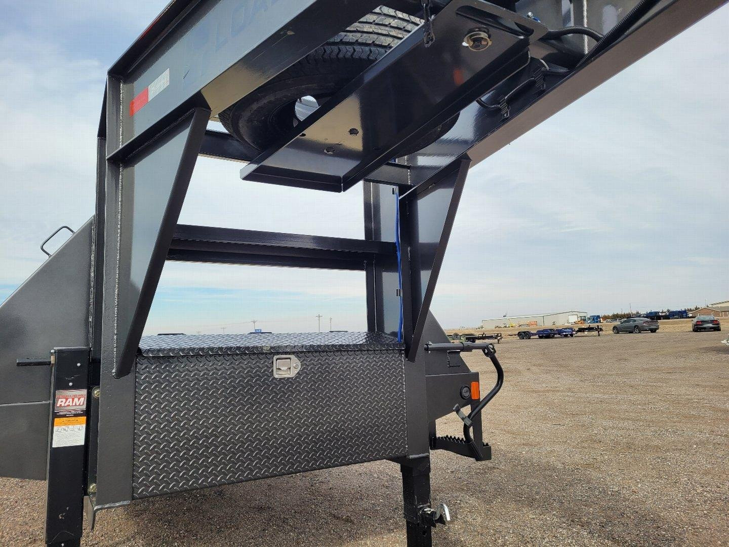 New 2025 LOAD TRAIL 102" X 30' LOW-PRO GOOSENECK DECKOVER TRAILER