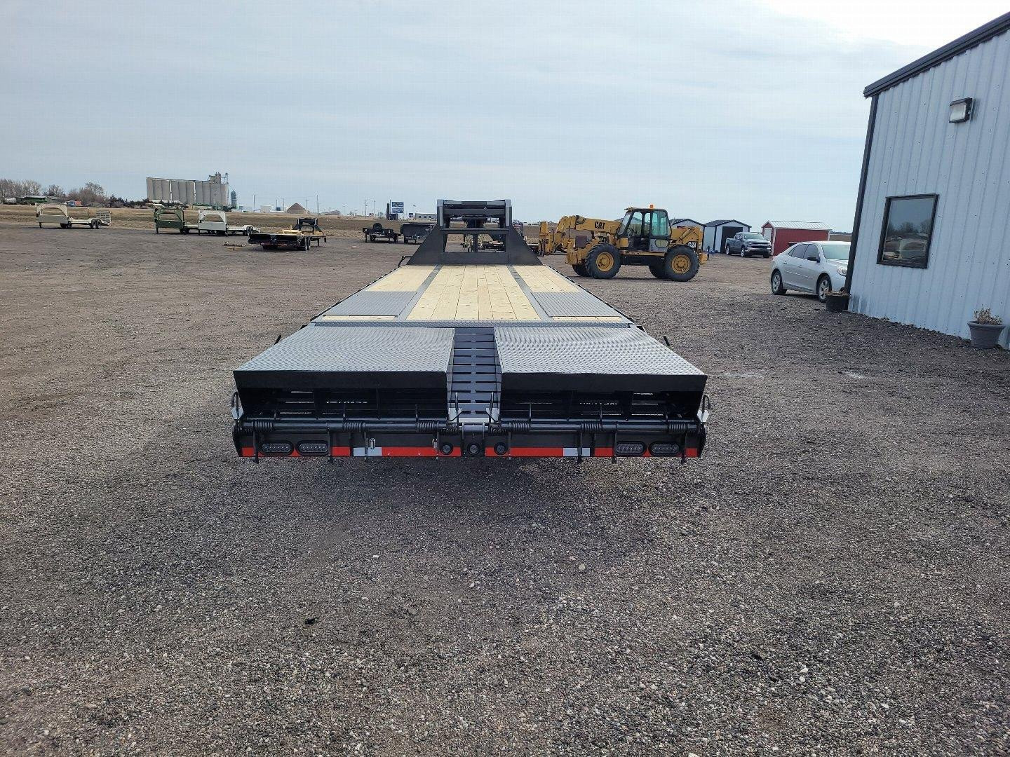 New 2025 LOAD TRAIL 102" X 30' LOW-PRO GOOSENECK DECKOVER TRAILER