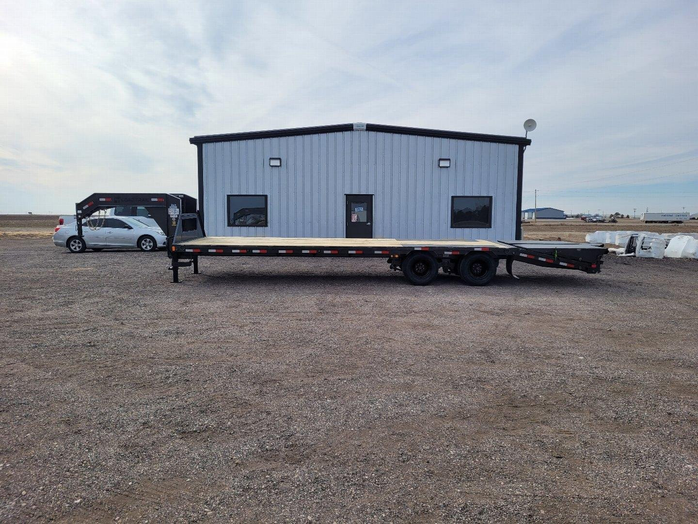 New 2025 LOAD TRAIL 102" X 30' LOW-PRO GOOSENECK DECKOVER TRAILER