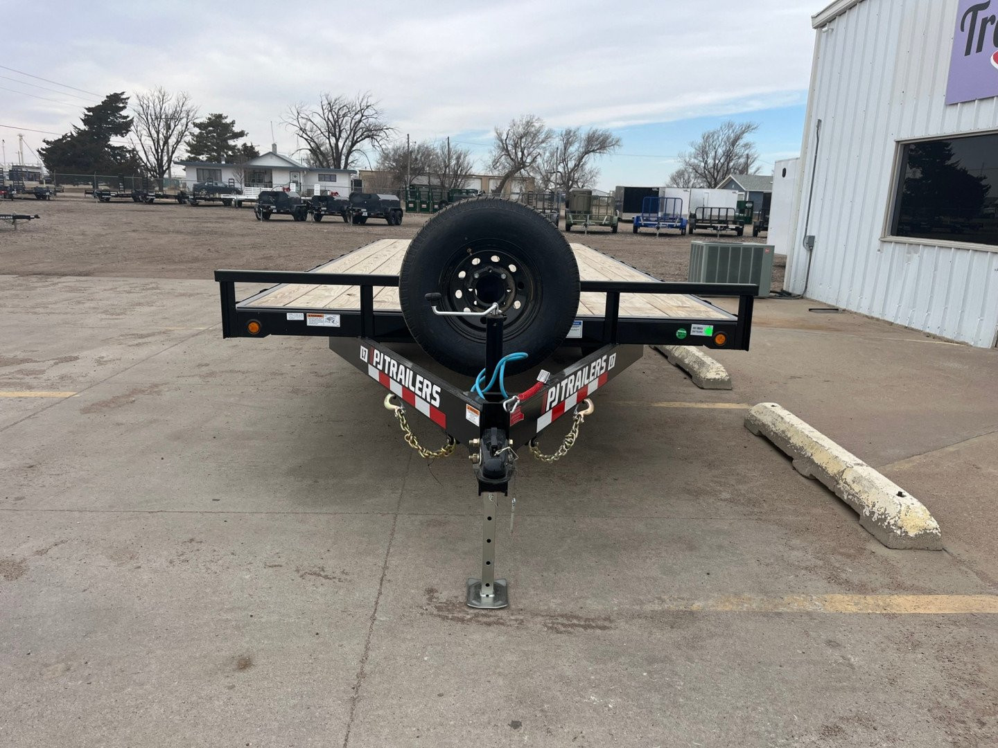 New 2025 PJ Trailers L7202 Flatbed Trailer