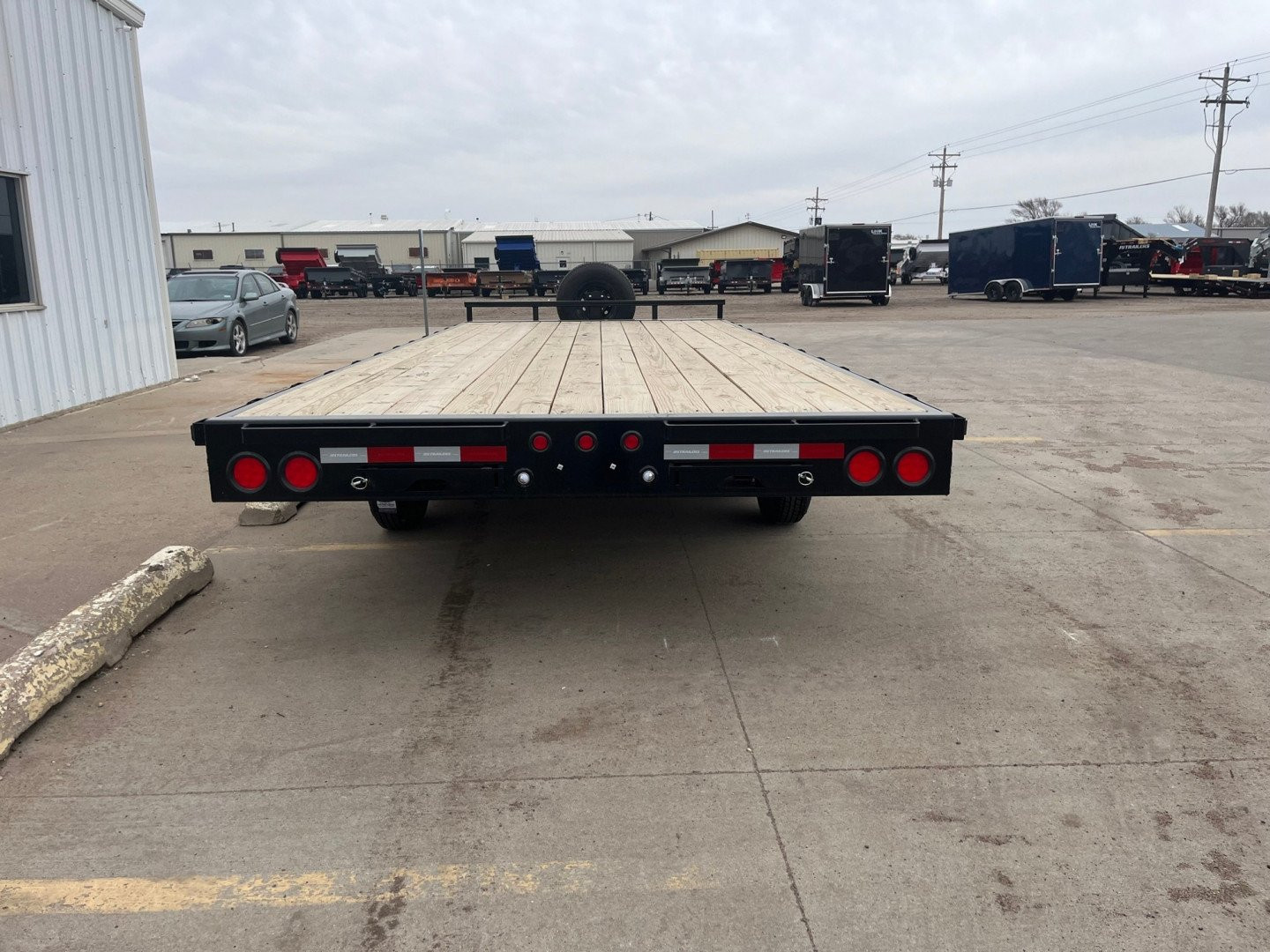 New 2025 PJ Trailers L7202 Flatbed Trailer