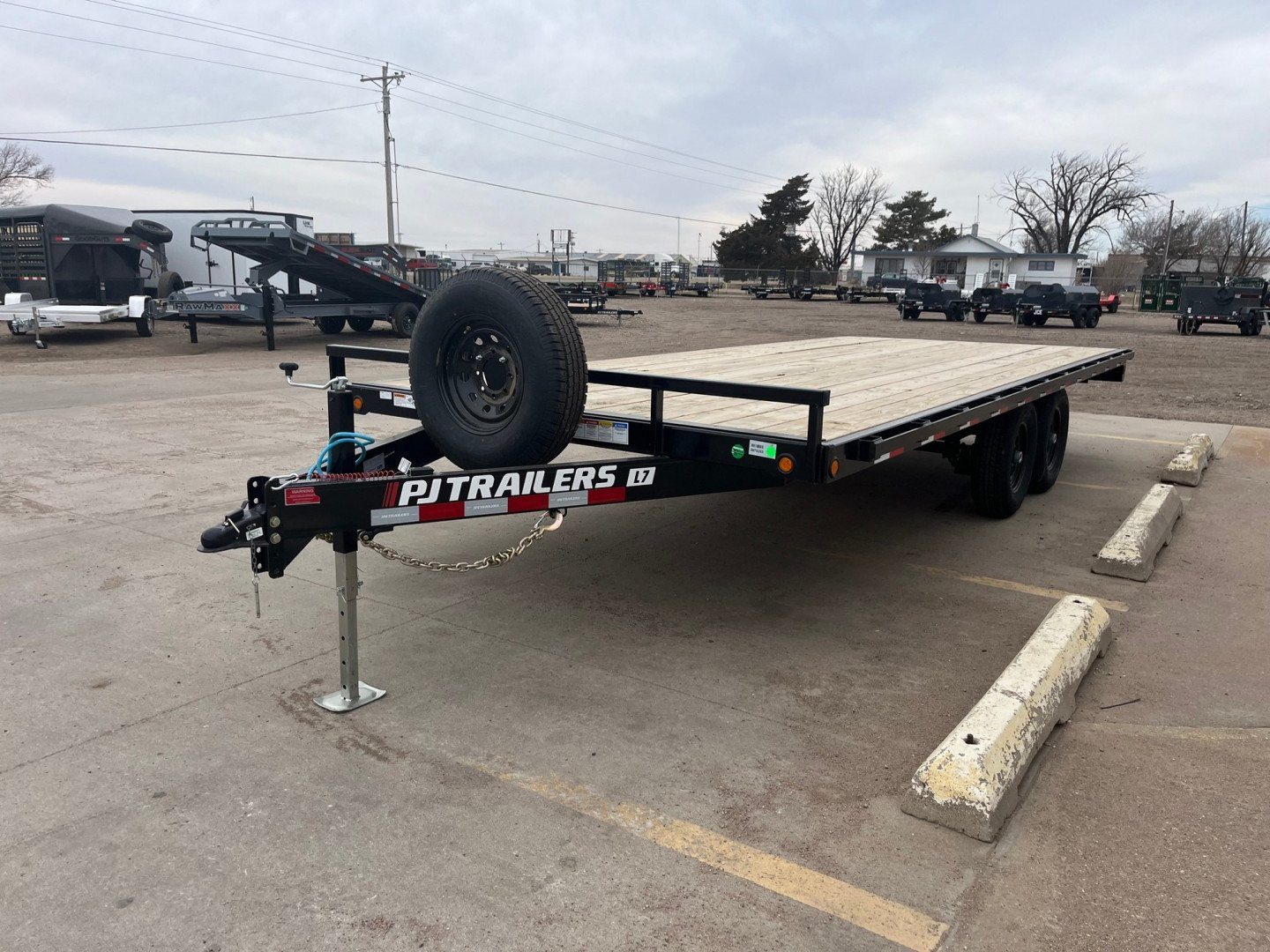 New 2025 PJ Trailers L7202 Flatbed Trailer
