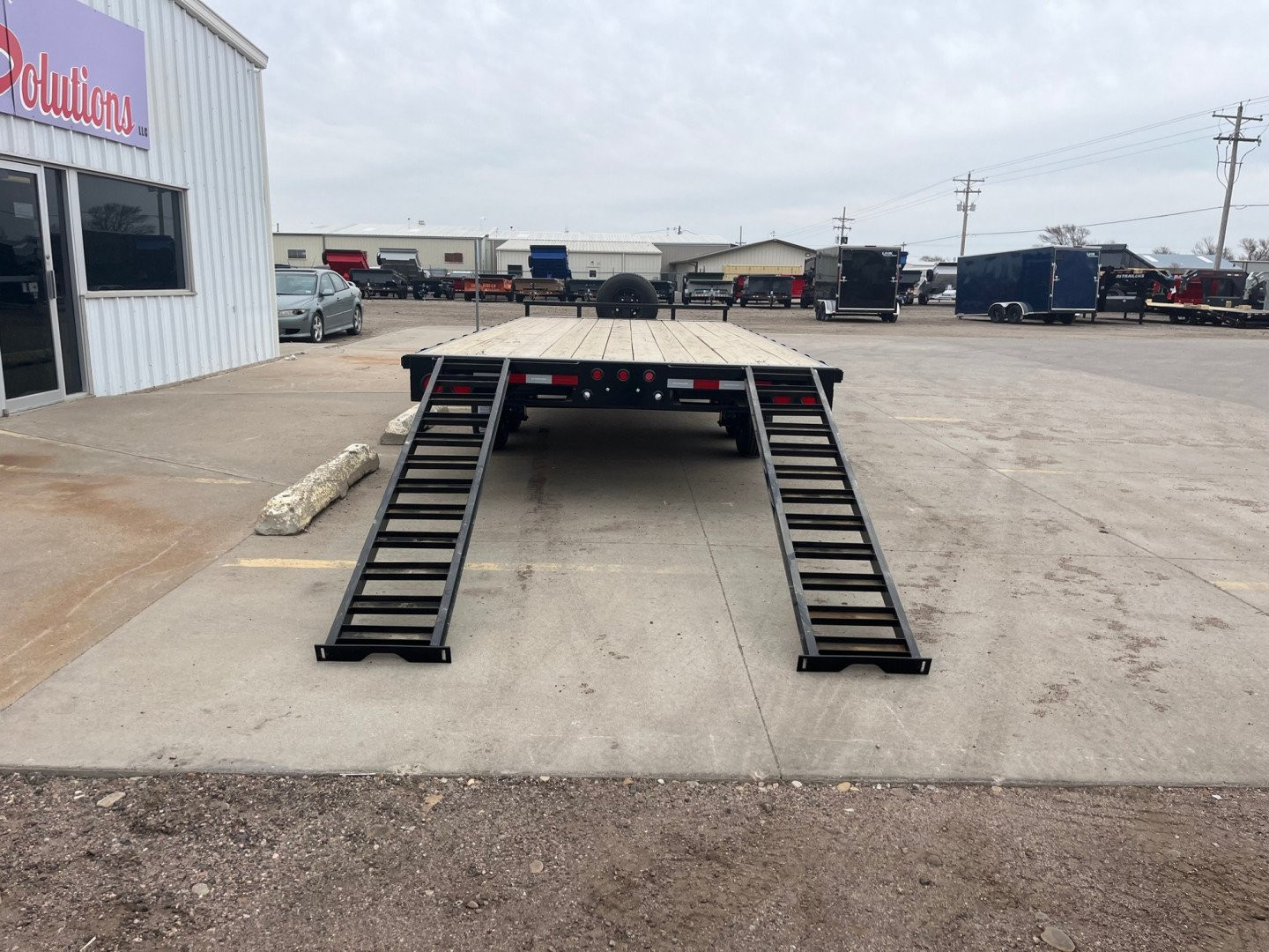 New 2025 PJ Trailers L7202 Flatbed Trailer