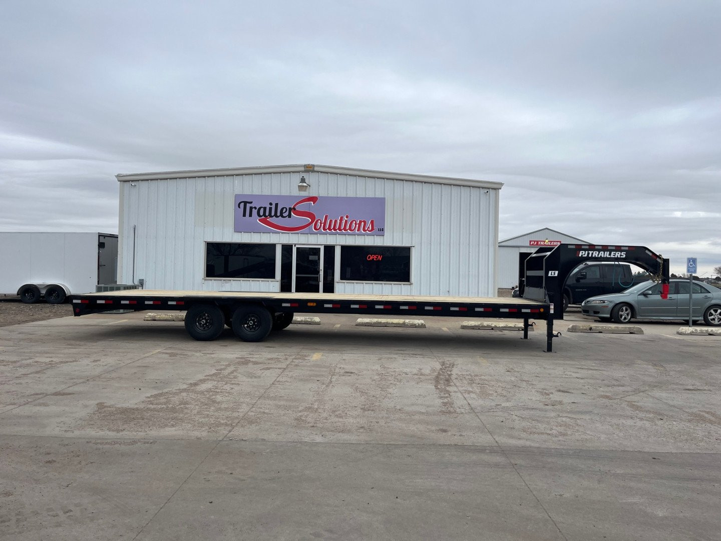 New 2025 PJ Trailers 30' X 102" Flatdeck With Singles, Straight Deck W Slide-In Ramps Flatbed Trailer