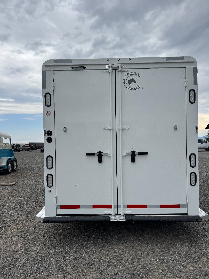 New 2026 Trails West SANTA FE w/ Comfort Pkg & Side Tack