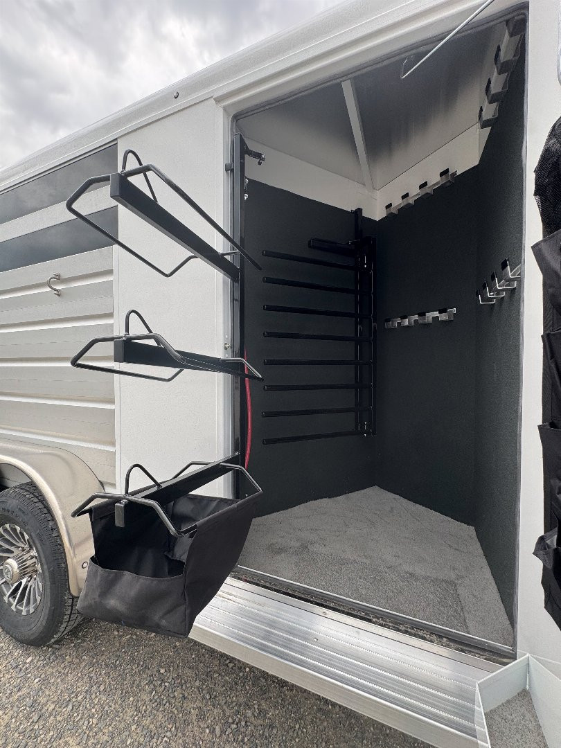 New 2026 Trails West SANTA FE w/ Comfort Pkg & Side Tack