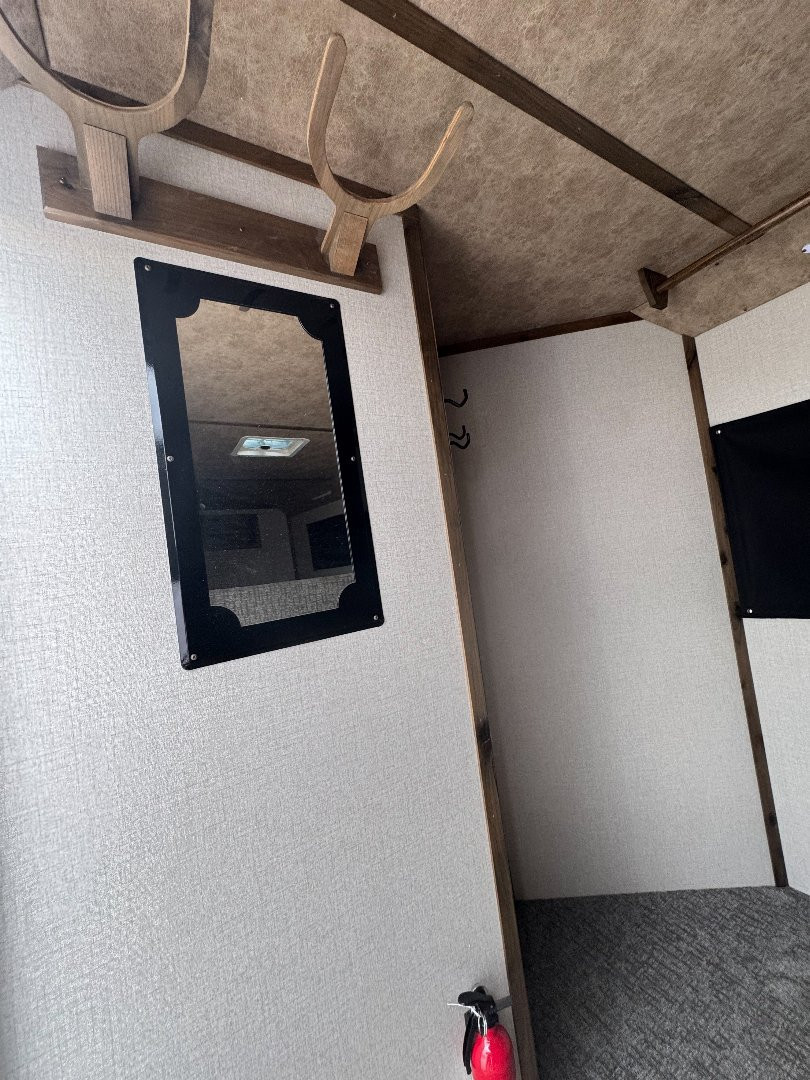 New 2026 Trails West SANTA FE w/ Comfort Pkg & Side Tack