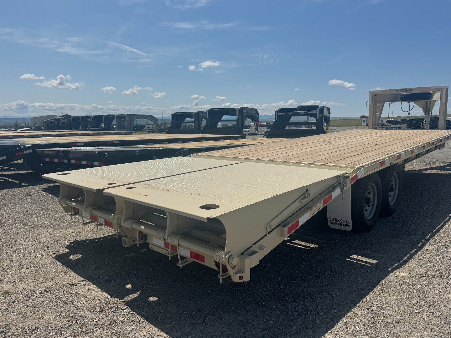 New 2025 TITAN 26' WIDE GLIDE 14K