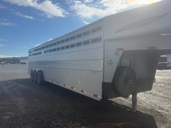 Used 2017 Titan Trailer 30' TRIPLE AXLE Stock Trailer