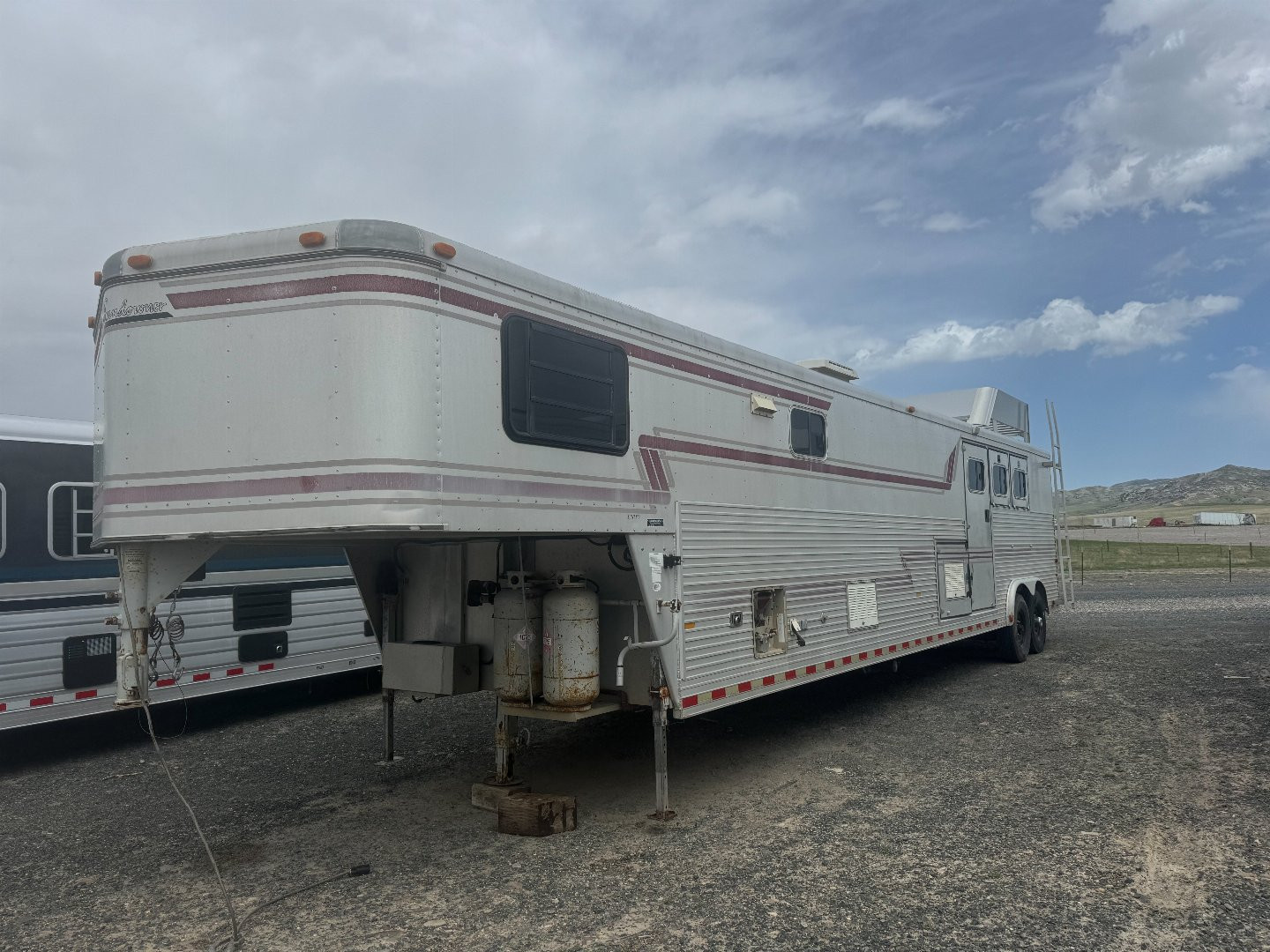 Used 1994 Sundowner 3H LQ Horse Trailer