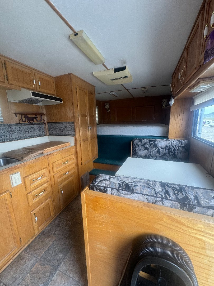 Used 1994 Sundowner 3H LQ Horse Trailer