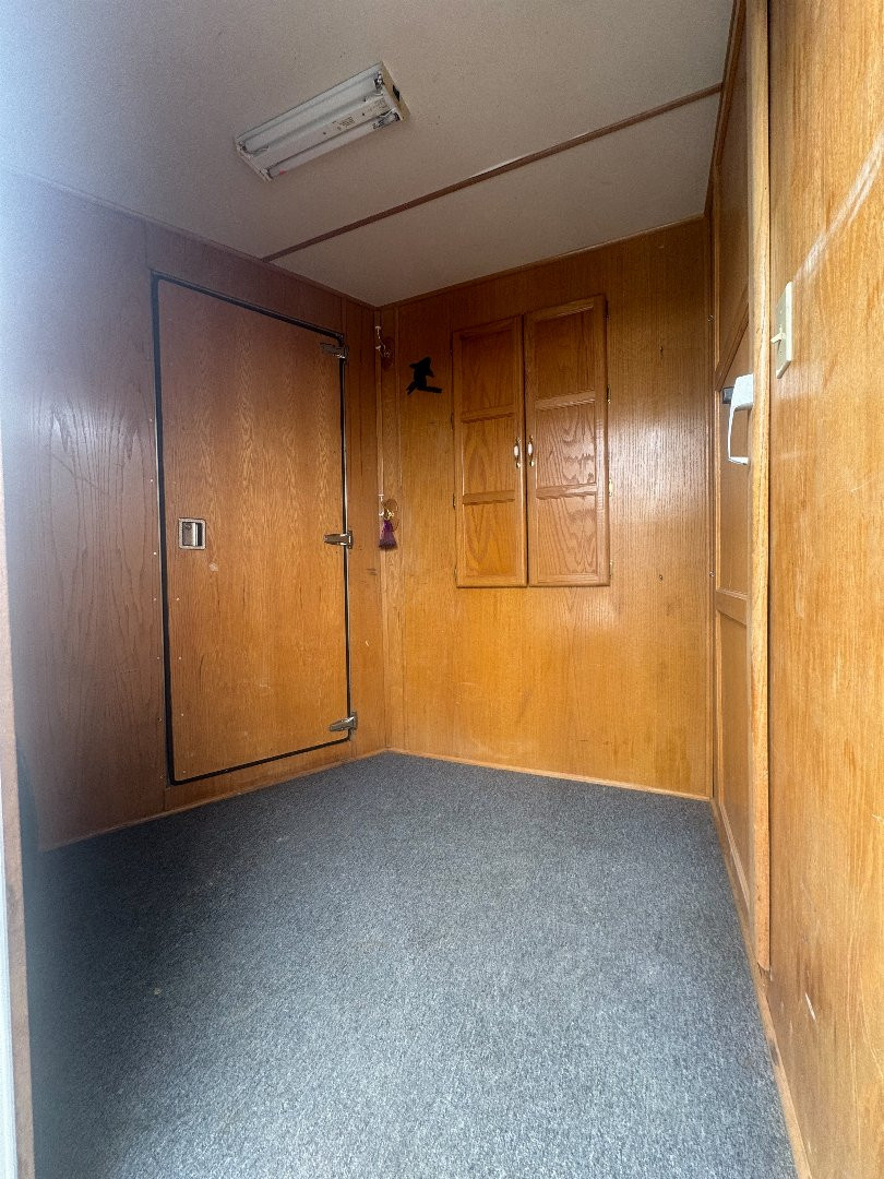 Used 1994 Sundowner 3H LQ Horse Trailer