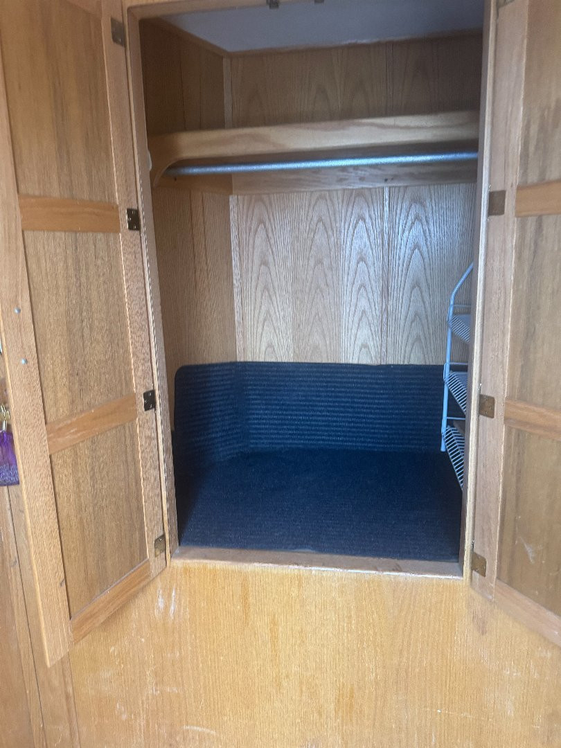 Used 1994 Sundowner 3H LQ Horse Trailer