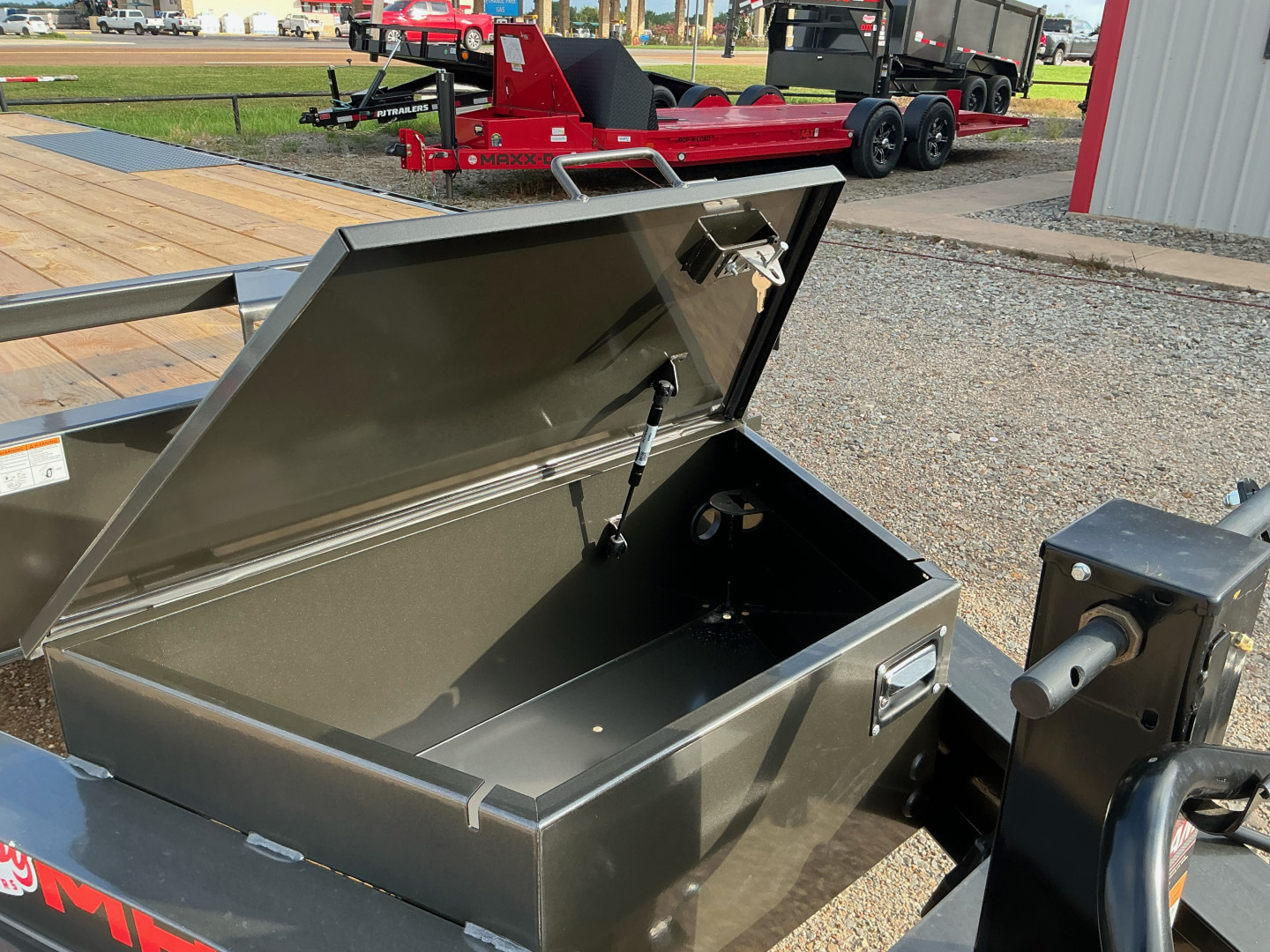 New 2026 MAXX-D 102”x24’ BP Deckover Flatbed – DOX