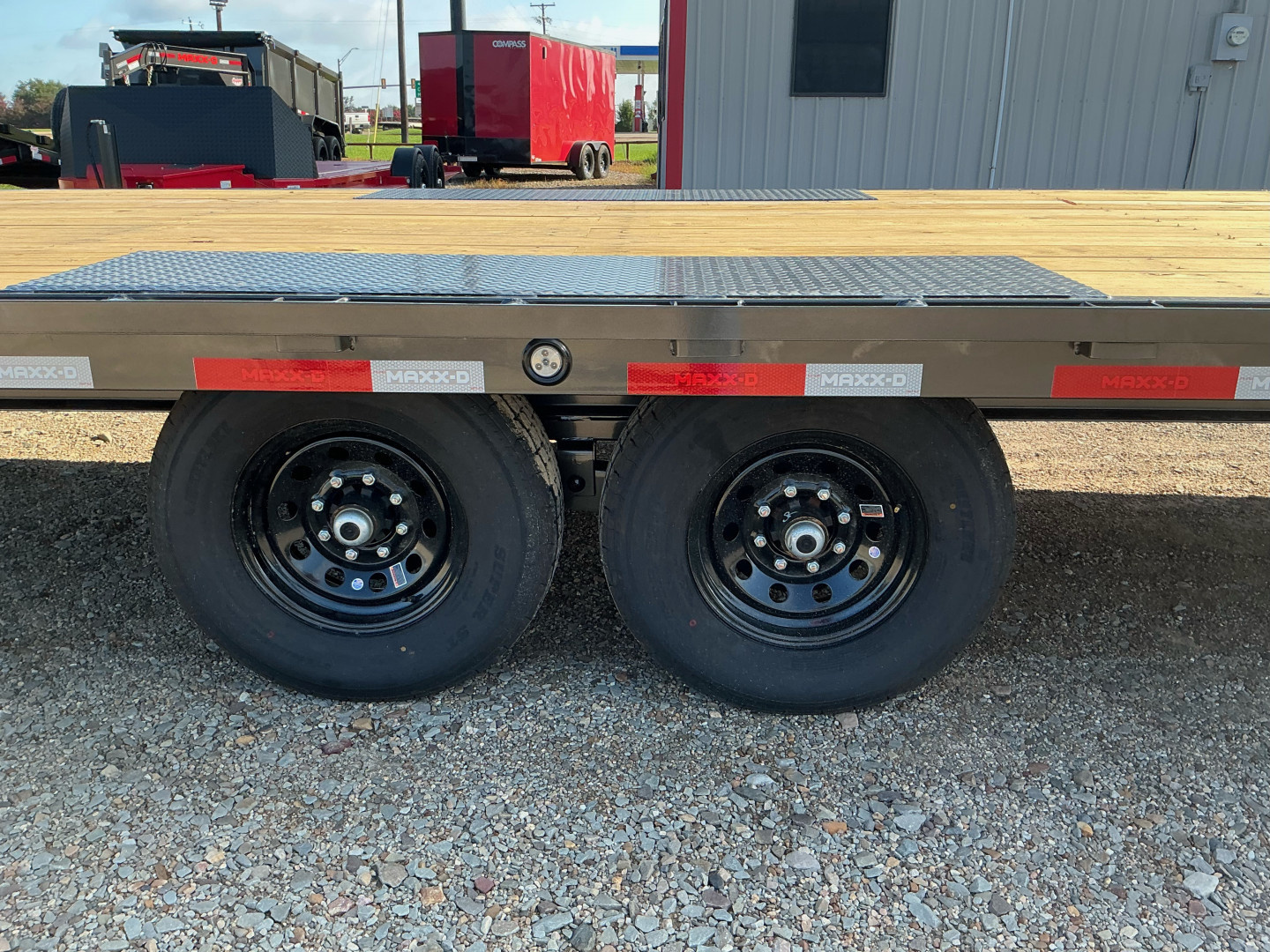 New 2026 MAXX-D 102”x24’ BP Deckover Flatbed – DOX