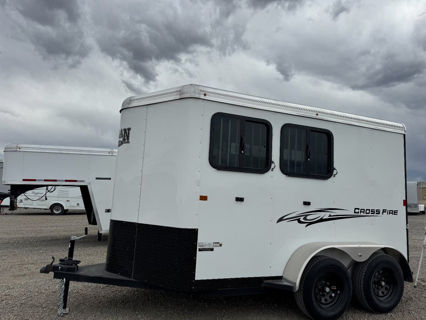 New 2024 LOGAN COACH 2H BP CROSSFIRE Horse Trailer