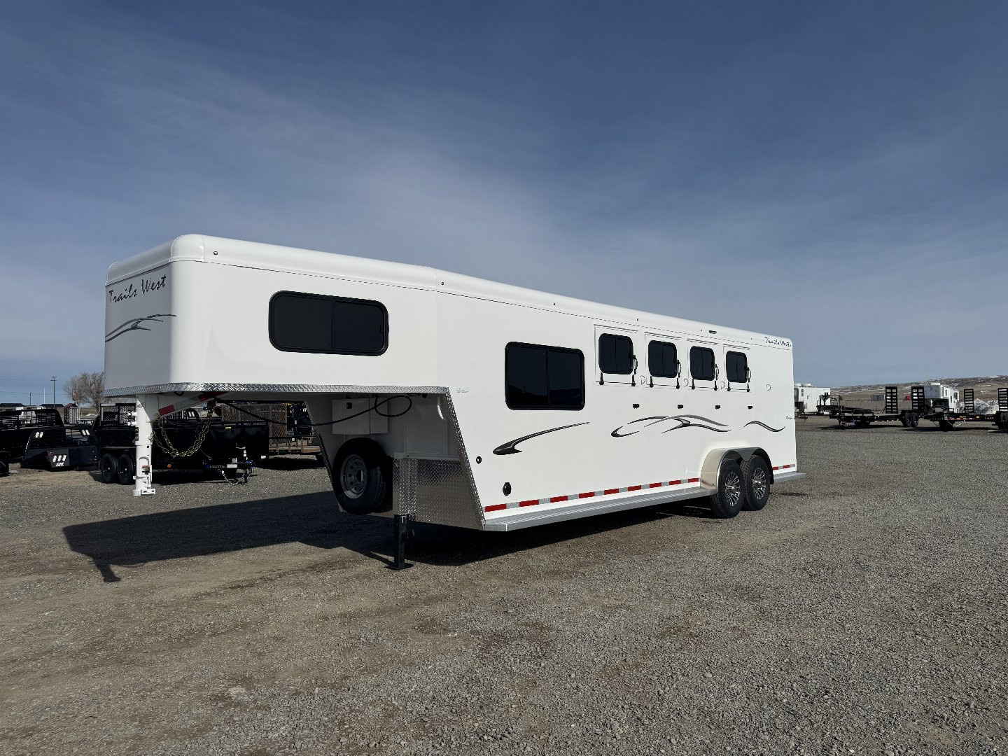 New 2025 Trails West CLASSIC 4H GN w/ COMFORT PKG