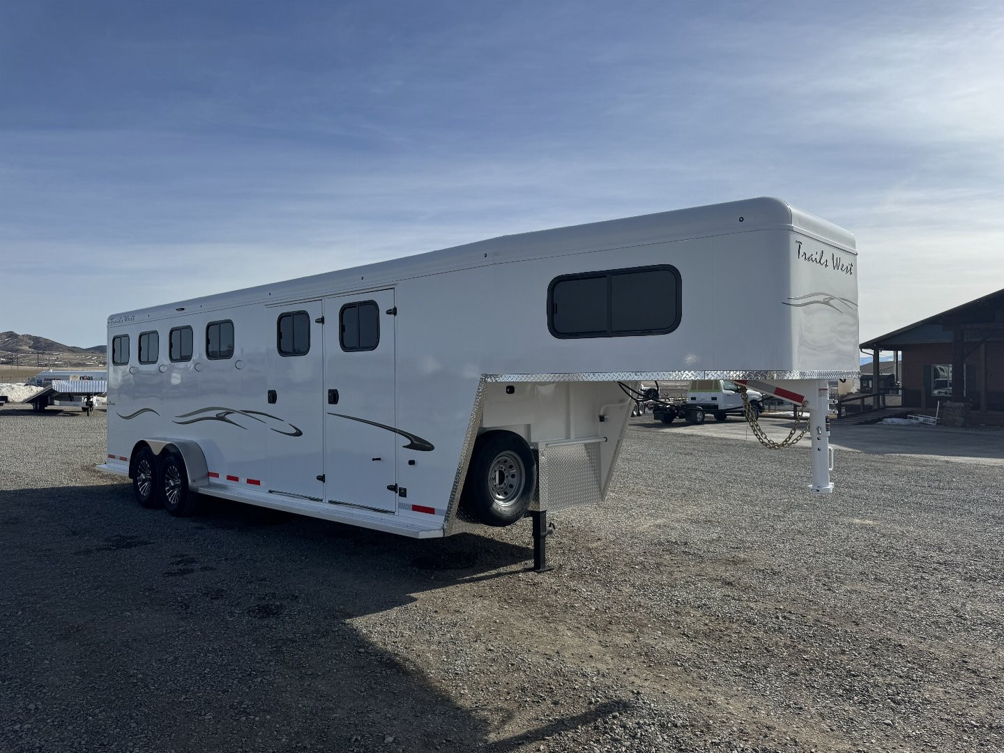 New 2025 Trails West CLASSIC 4H GN w/ COMFORT PKG
