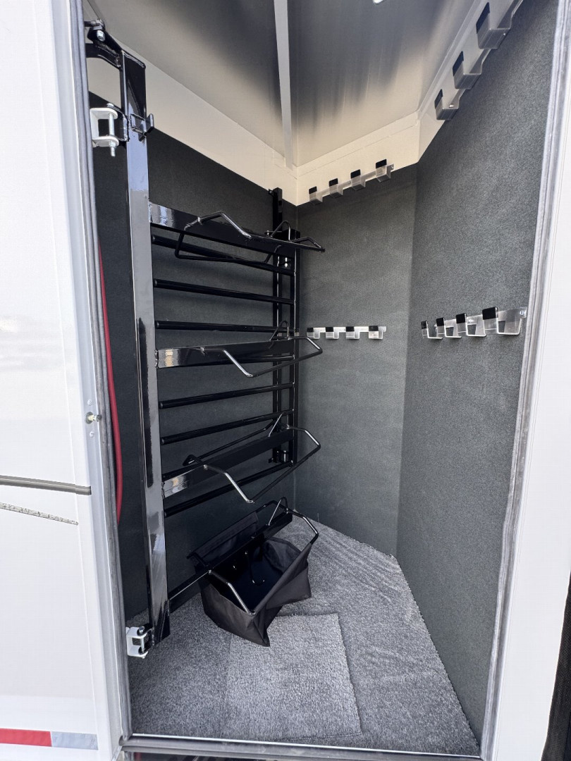 New 2025 Trails West CLASSIC 4H GN w/ COMFORT PKG