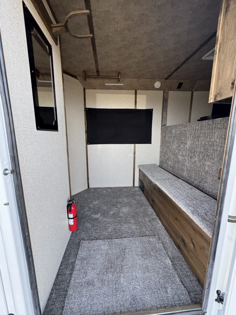 New 2025 Trails West CLASSIC 4H GN w/ COMFORT PKG