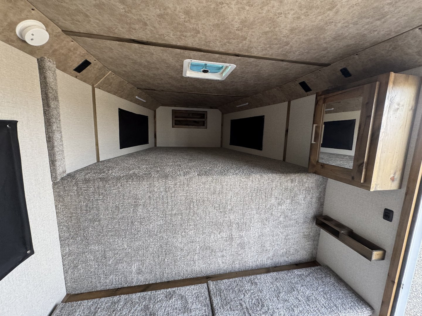 New 2025 Trails West CLASSIC 4H GN w/ COMFORT PKG