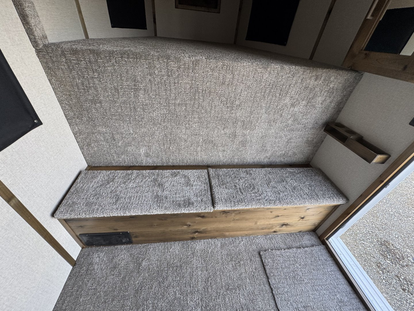 New 2025 Trails West CLASSIC 4H GN w/ COMFORT PKG