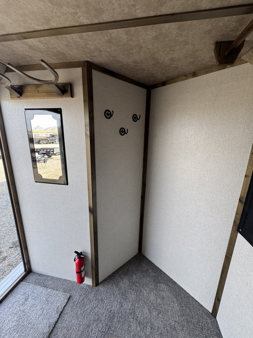 New 2025 Trails West CLASSIC 4H GN w/ COMFORT PKG