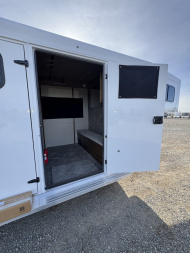 New 2025 Trails West CLASSIC 4H GN w/ COMFORT PKG