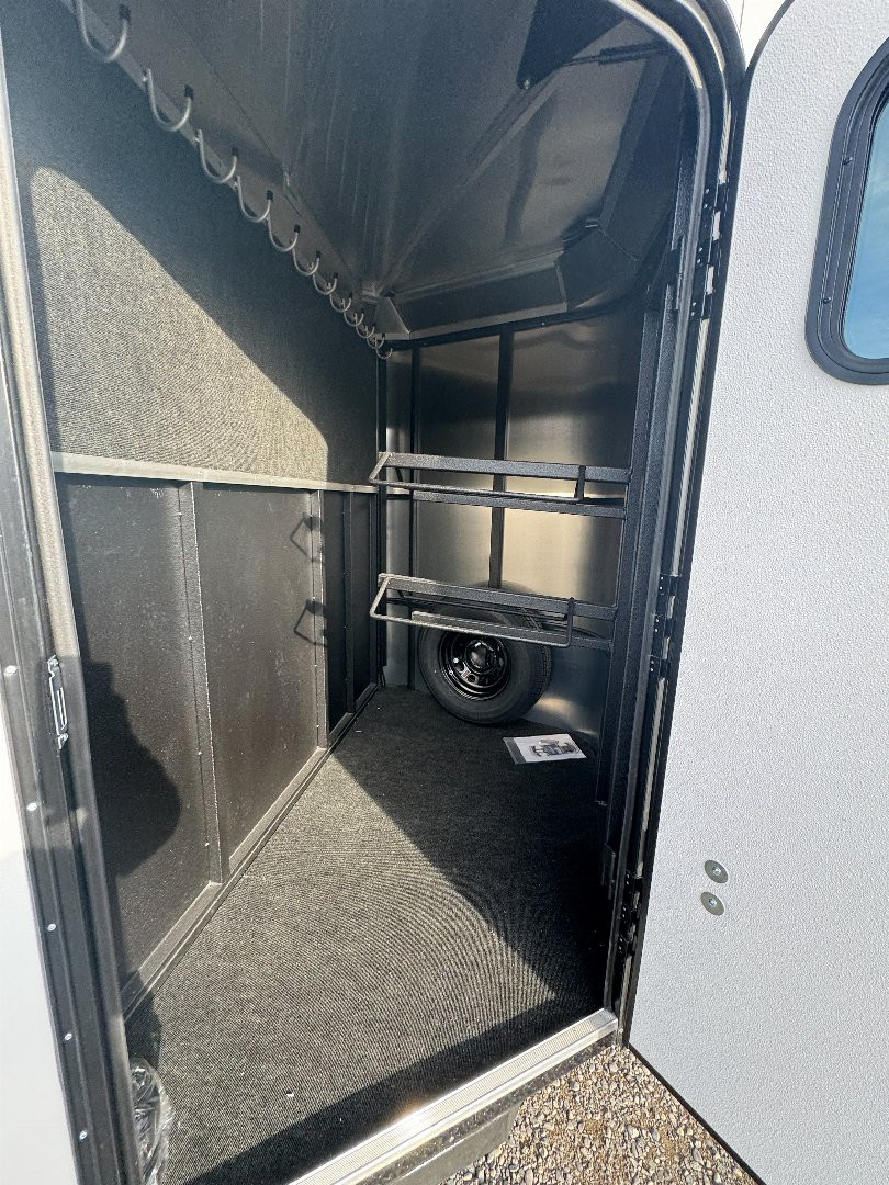 New 2024 LOGAN COACH 2H BP CROSSFIRE Horse Trailer