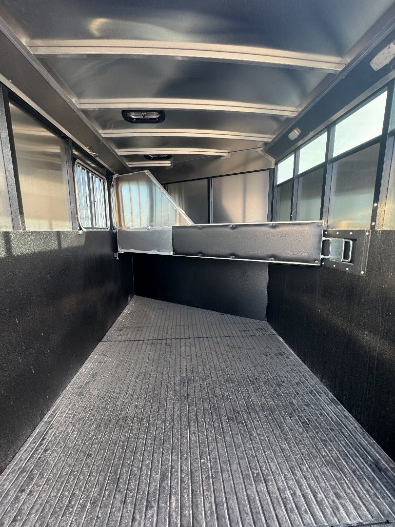 New 2024 LOGAN COACH 2H BP CROSSFIRE Horse Trailer