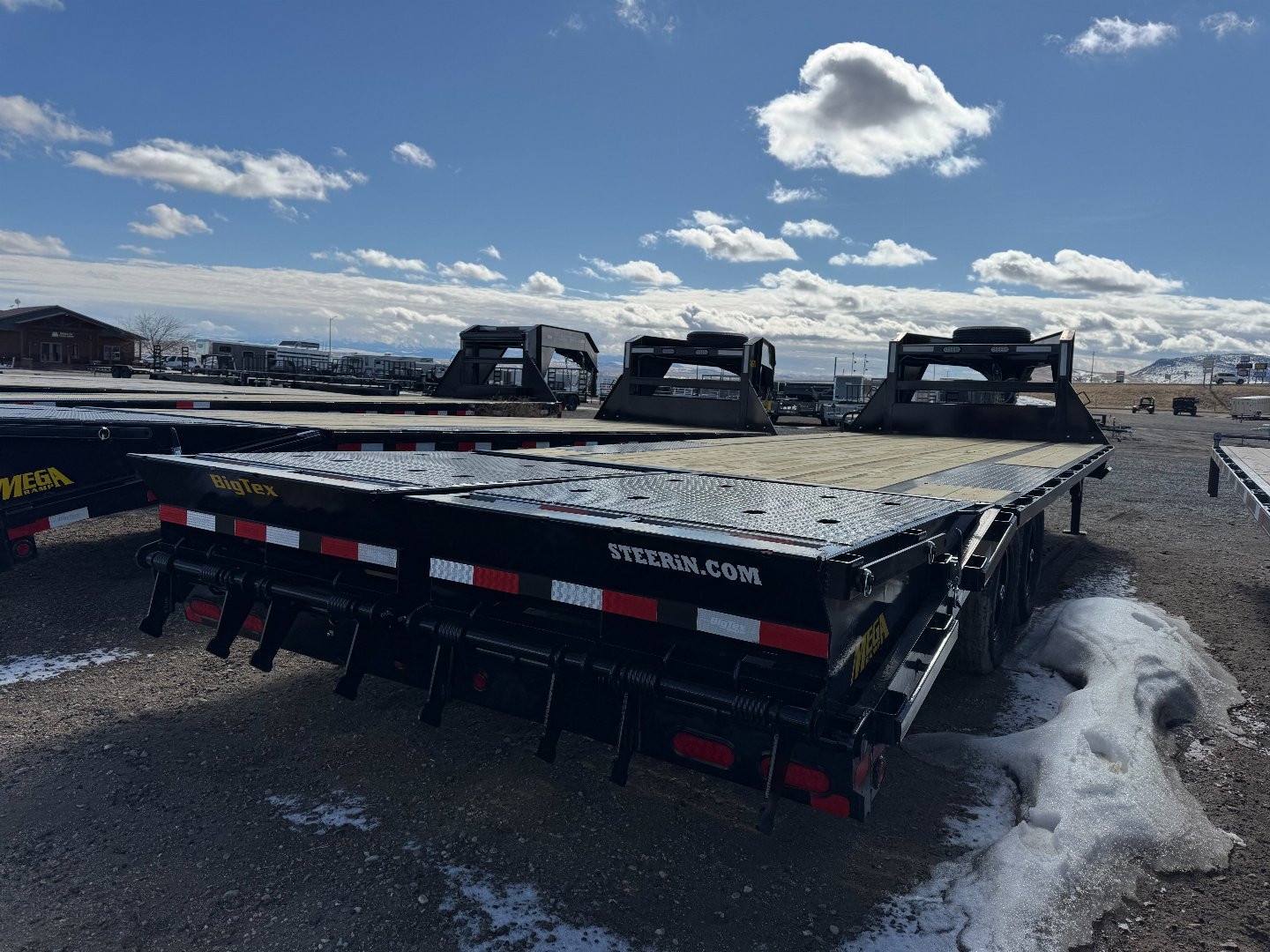 New 2024 BIG TEX TRAILERS 14GN 20+5 Flatbed Trailer