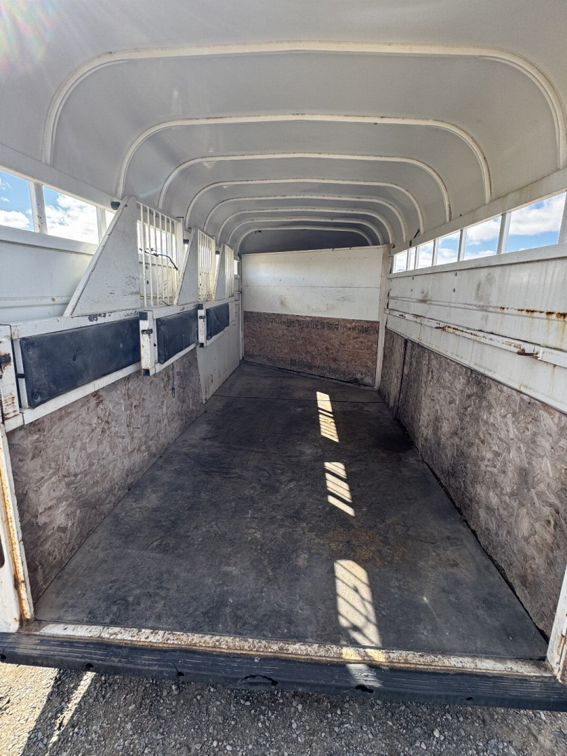Used 2005 Thuro-Bilt Horse Trailer 4H