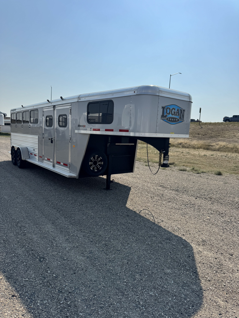 New 2025 Logan Coach 4H GN BULLSEYE XL Horse Trailer