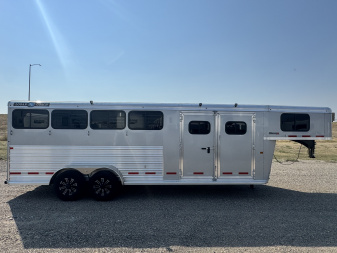 New 2025 Logan Coach 4H GN BULLSEYE XL Horse Trailer