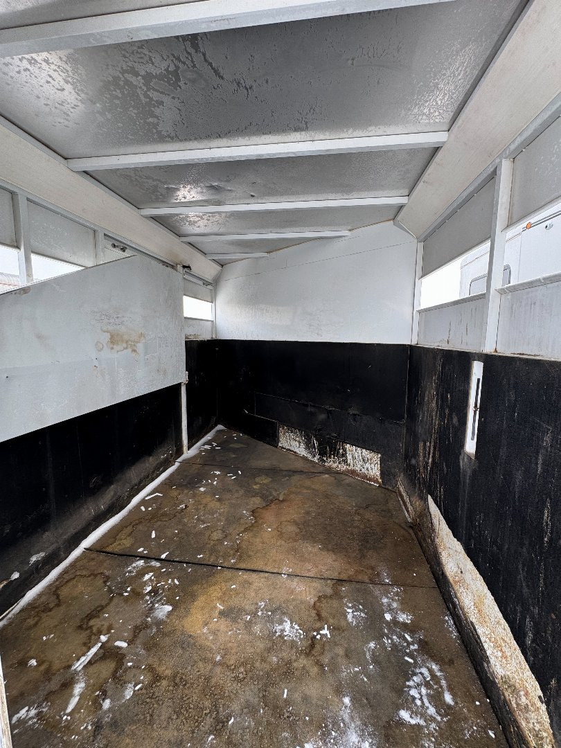 Used 2003 Trails West 2H Horse Trailer