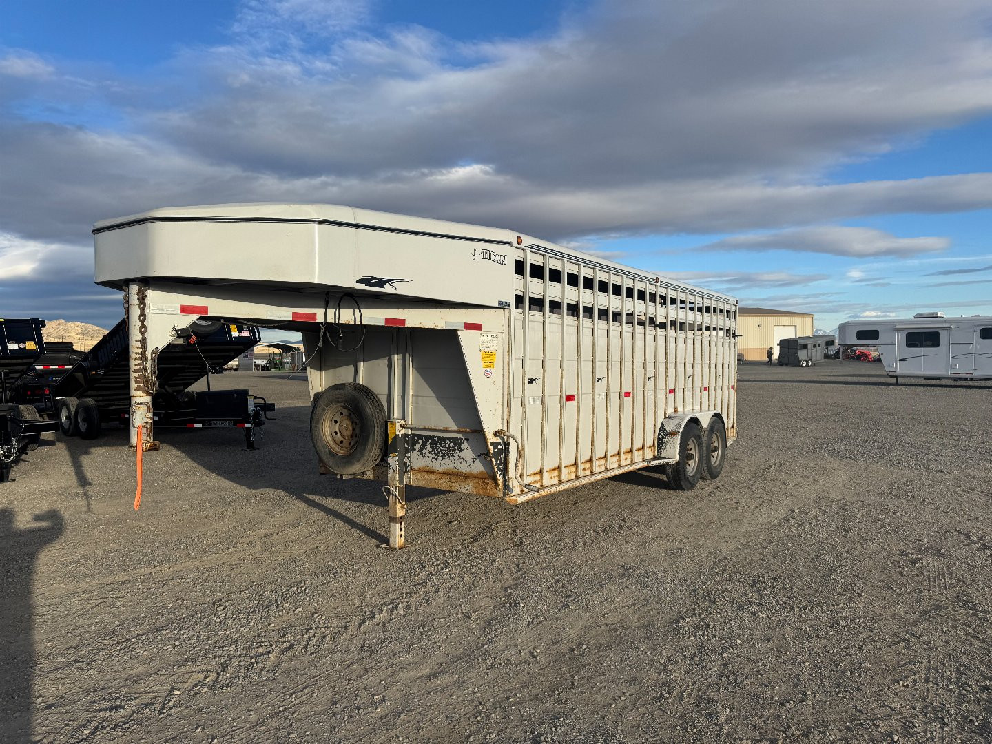Used 2005 Titan Trailer 20 Gn Stock Stock Combo Trailer