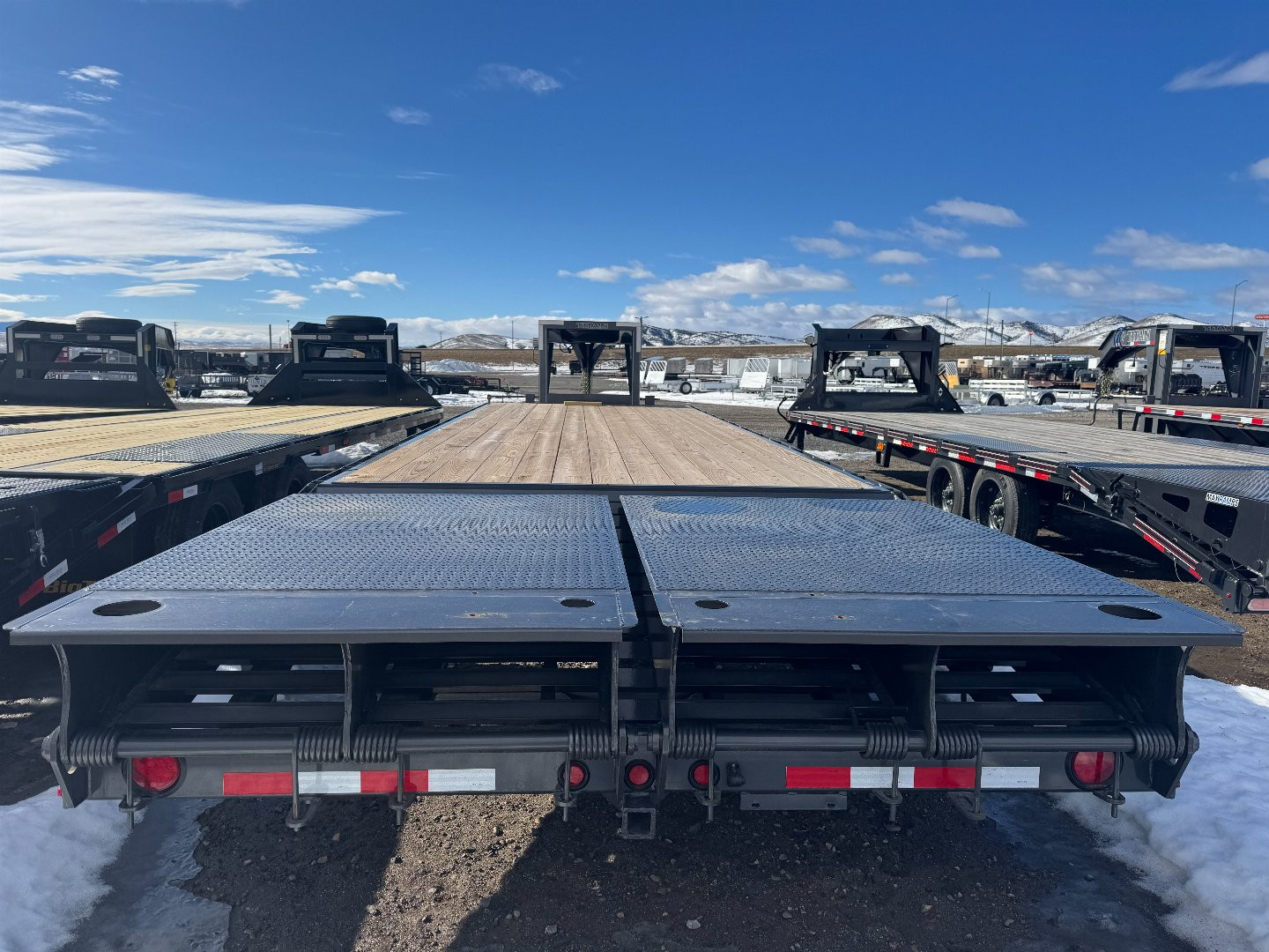 New 2025 TITAN 30' WIDE GLIDE TANDEM DUAL 20K