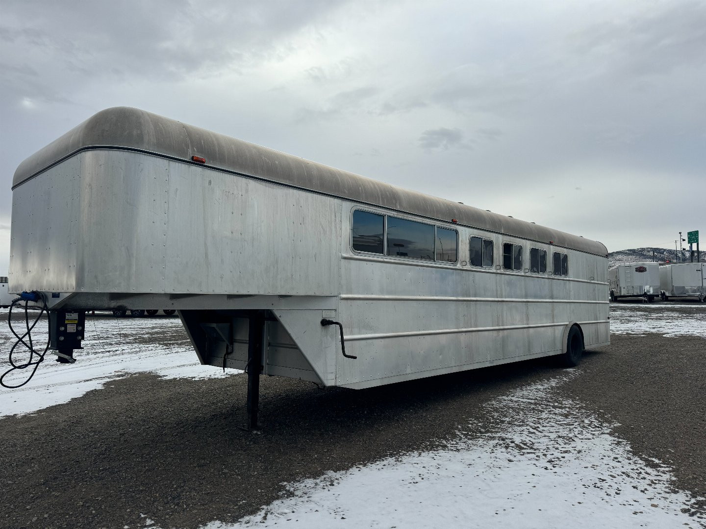 Used 1981 HOLZ 4H GN Horse Trailer