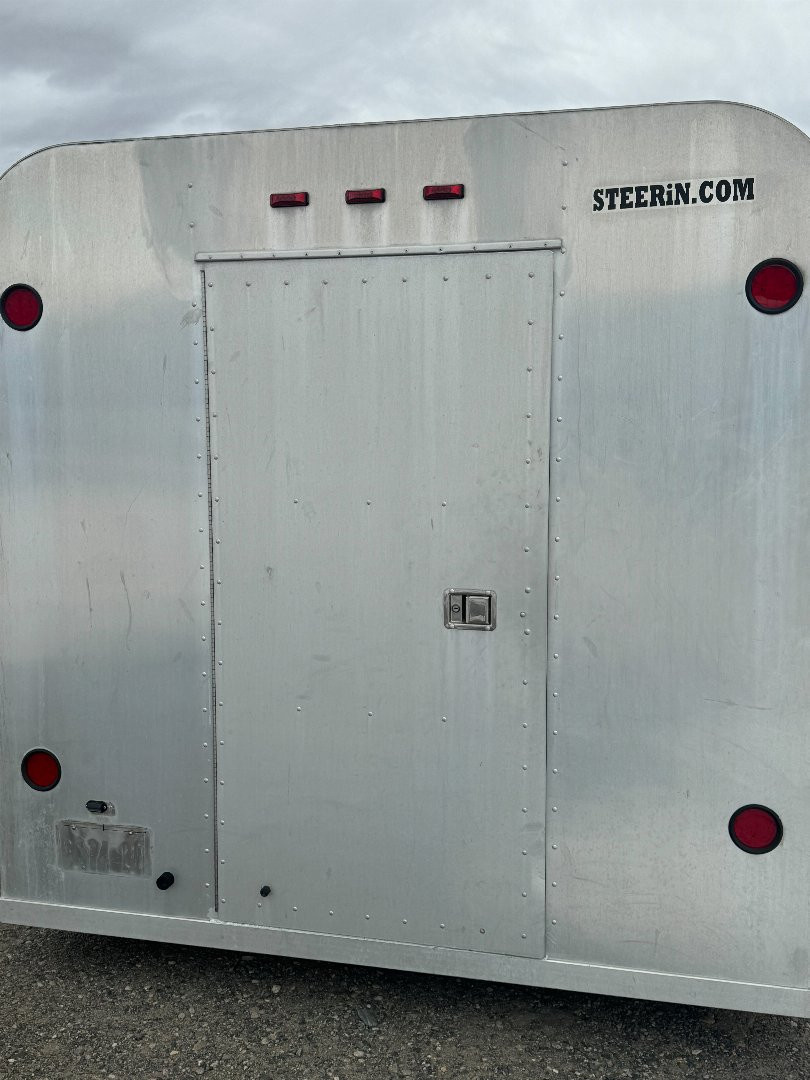 Used 1981 HOLZ 4H GN Horse Trailer