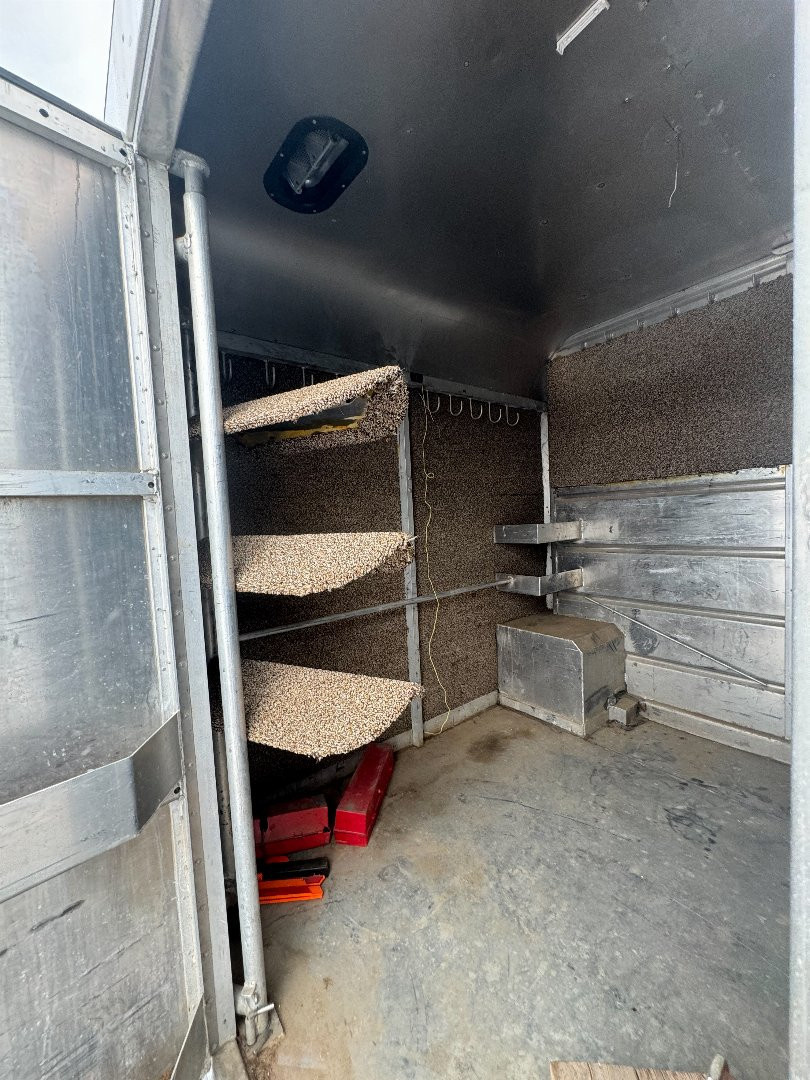 Used 1981 HOLZ 4H GN Horse Trailer