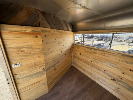 Used 1981 HOLZ 4H GN Horse Trailer