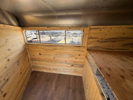 Used 1981 HOLZ 4H GN Horse Trailer