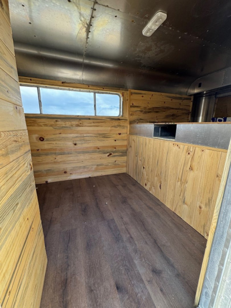 Used 1981 HOLZ 4H GN Horse Trailer